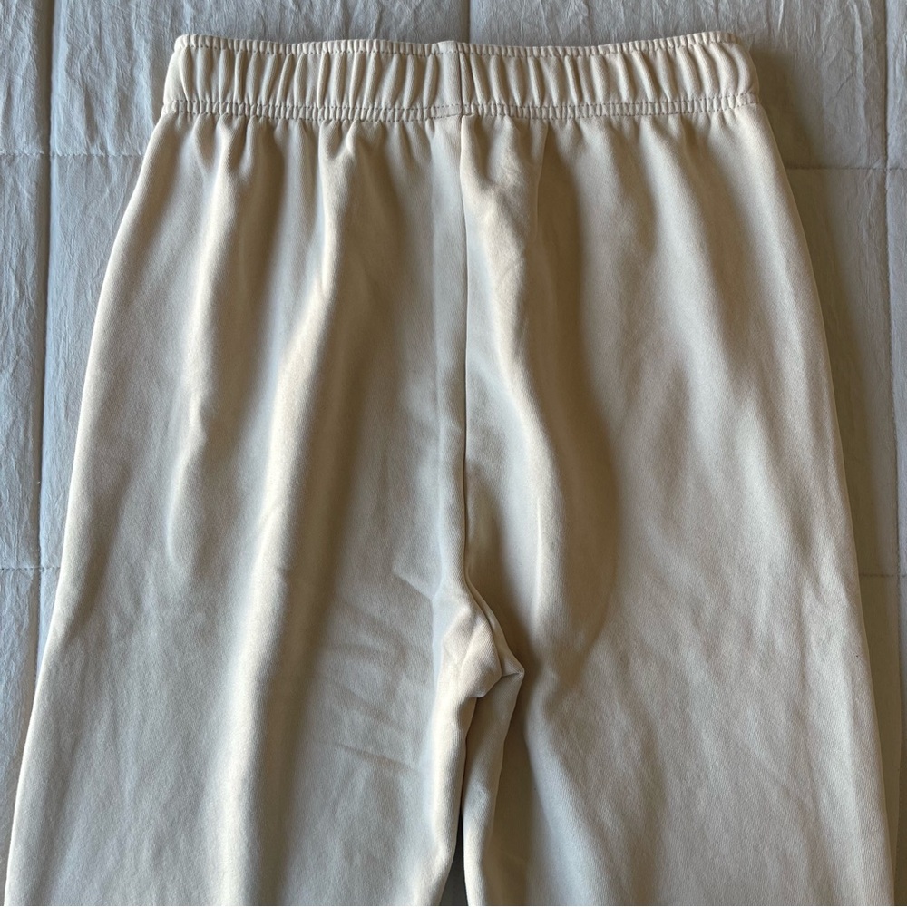 Alo Accolade Sweatpant in Oat Milk Size Medium Jogger - Picture 8 of 8